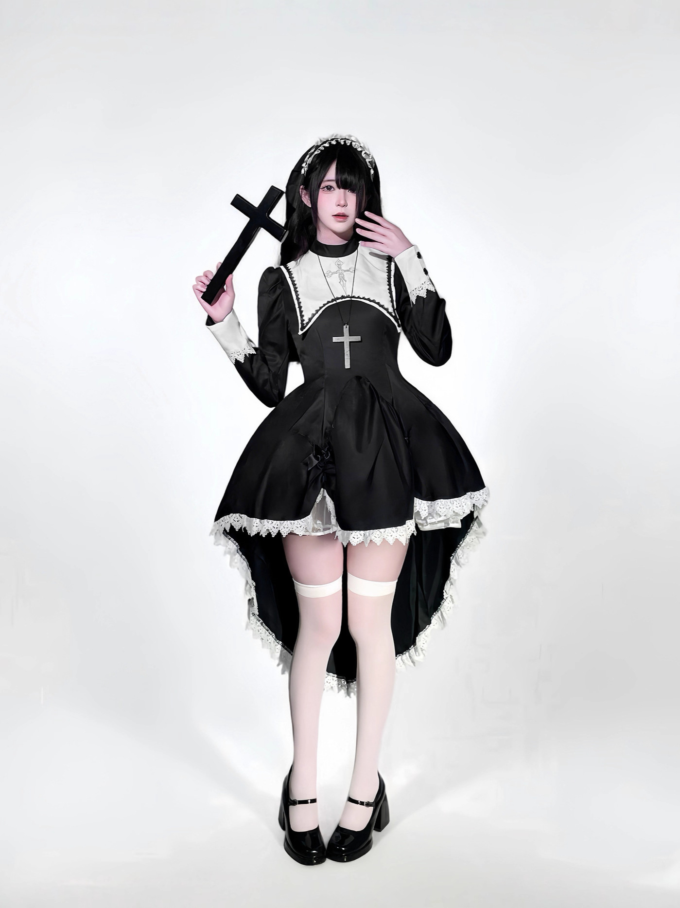 Embroidery Converter - Disfraz de monja de Halloween con