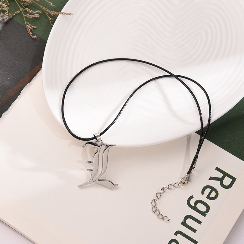 Anime Death Note L Logo collar - Embroidery H&M reseña y precio