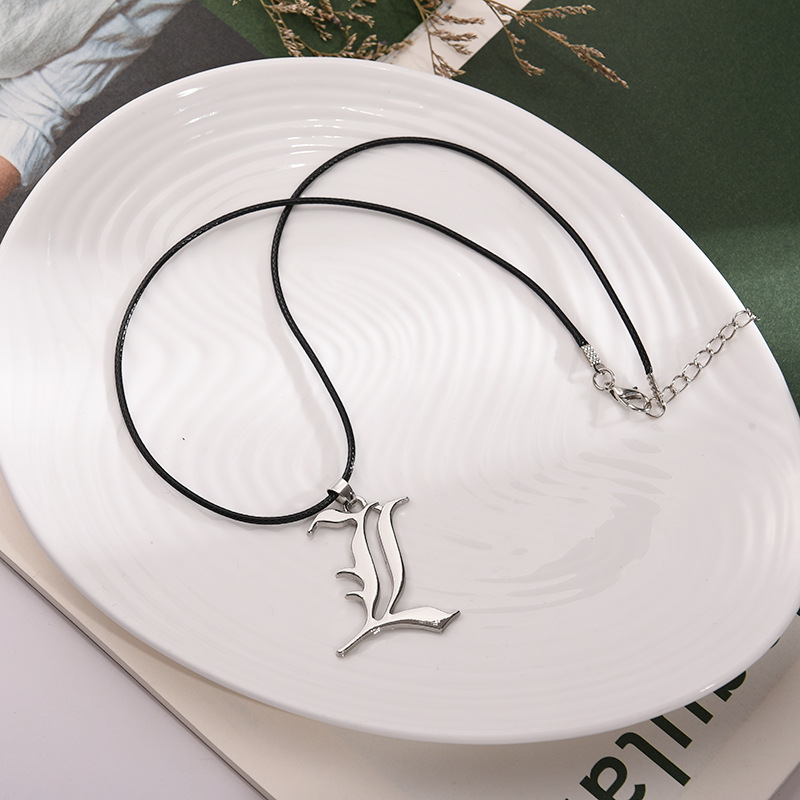Anime Death Note L Logo collar - Embroidery H&M reseña y precio